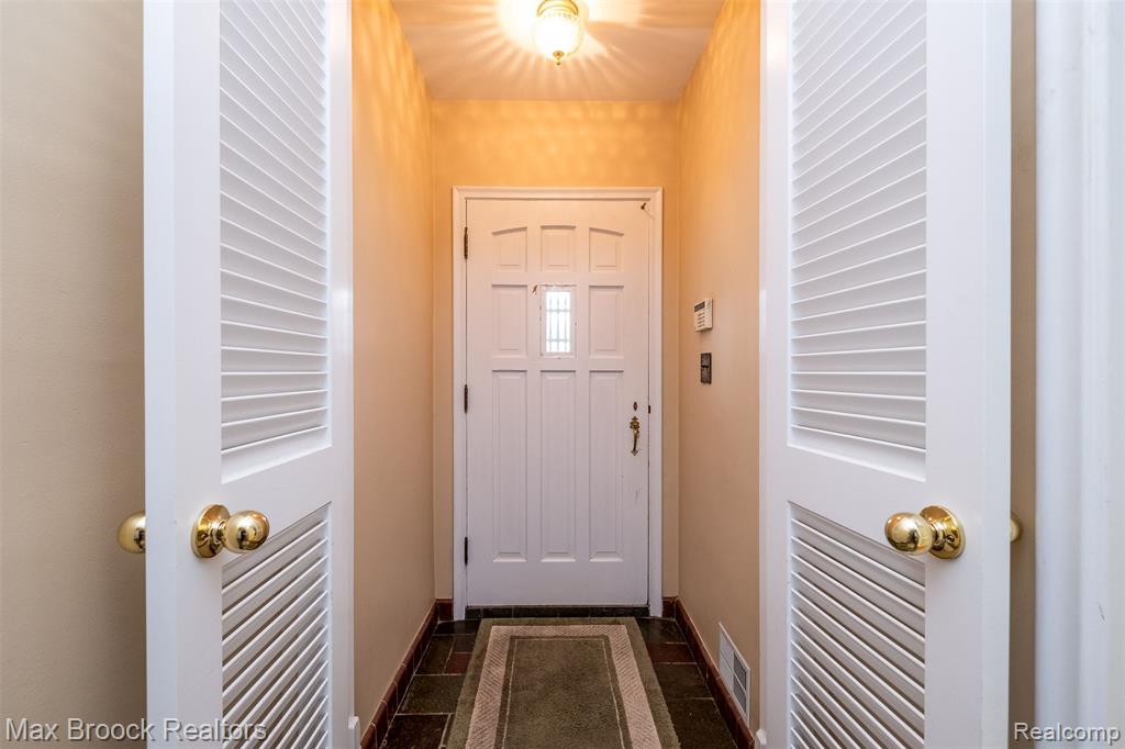 138 S Cranbrook Cross Road, Bloomfield Hills, MI 48301 — Photo 8
