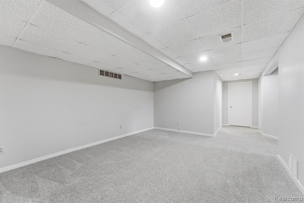 7533 Danbury Drive, West Bloomfield, MI — Photo 29