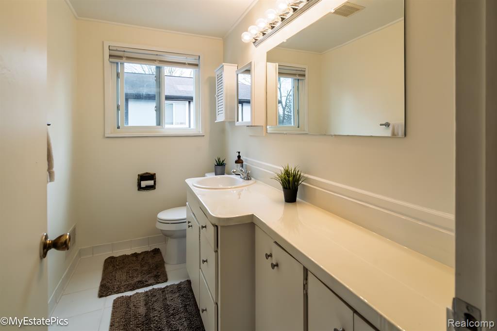 9912 AUBURNDALE Street, Livonia, MI 48150 — Photo 12