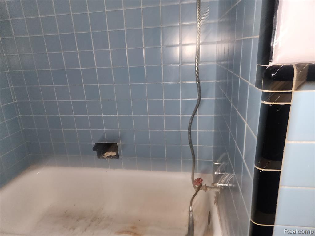 11669 Strathmoor Street, Detroit, MI, 48227