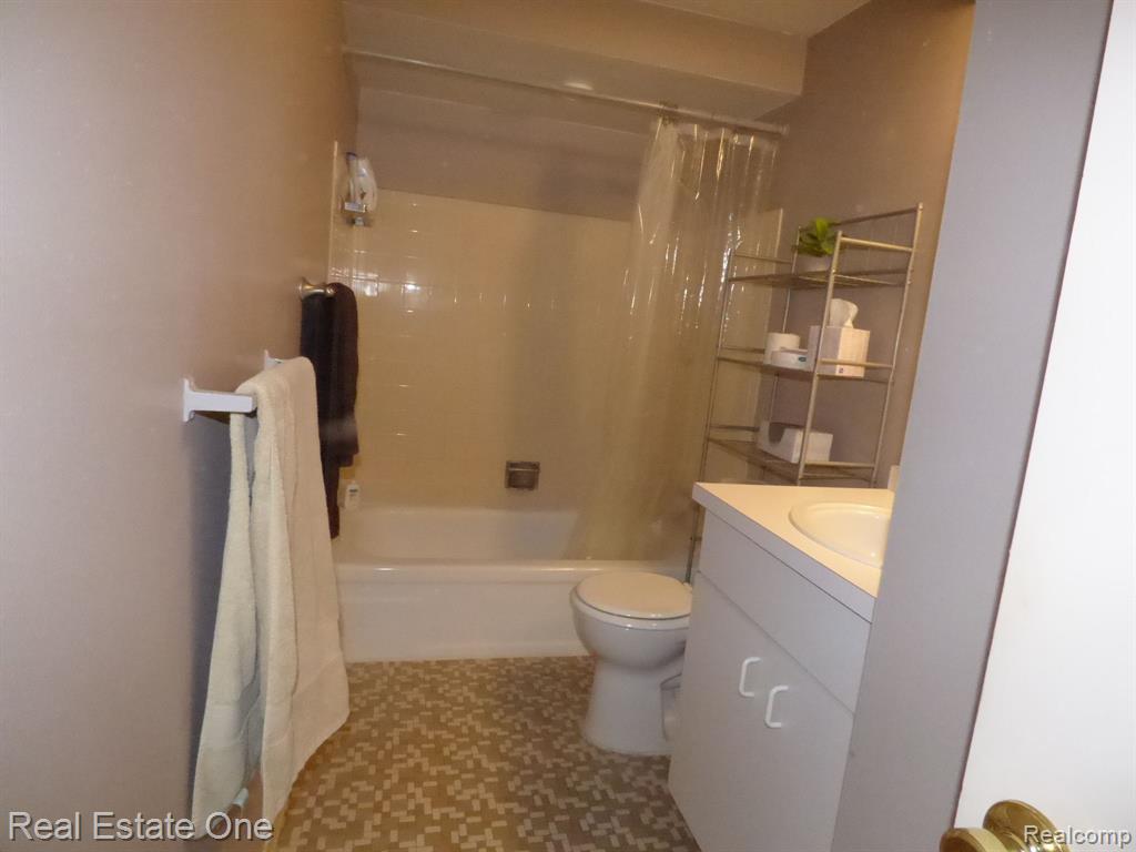 108 Princeton Drive, South Lyon, MI 48178 — Photo 11