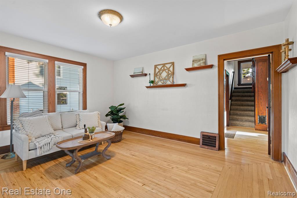 44 PARK Street, Oxford, MI 48371 — Photo 4