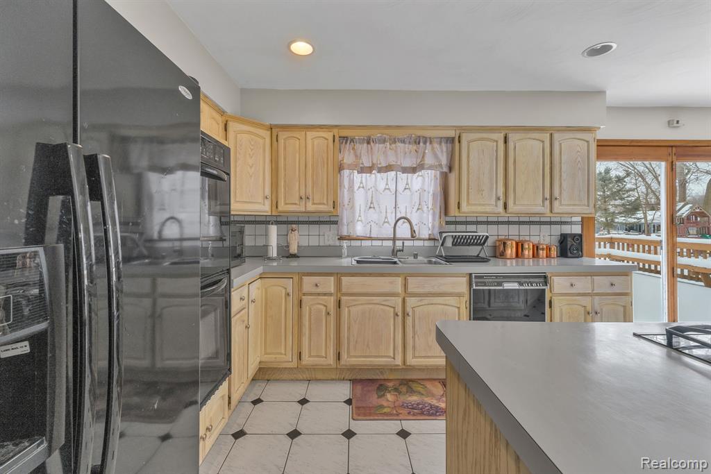 8121 Saint James Drive, Grosse Ile, MI 48138 — Photo 14