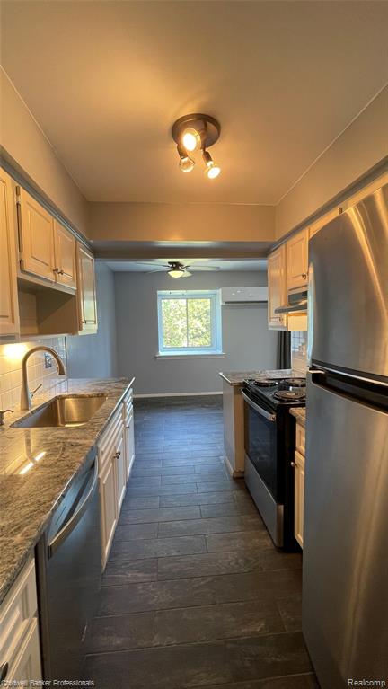 530 Riviera Drive, Saint Clair Shores, MI 48080 — Photo 2