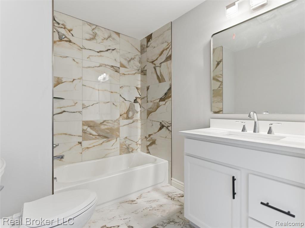 47124 Rosevillage Court, Shelby Twp, MI 48315 — Photo 27