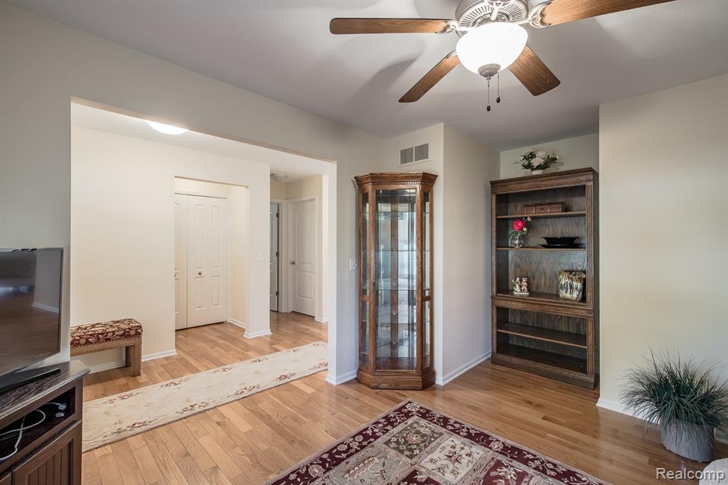5985 Baypointe Boulevard, Clarkston, MI — Photo 10