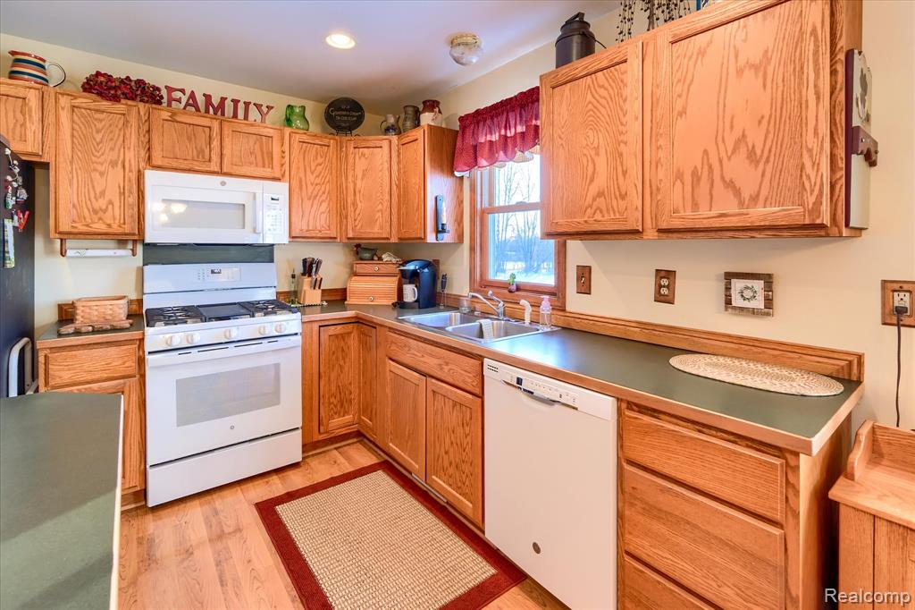 6941 Lake Pleasant Road, North Branch, MI 48461 — Photo 15