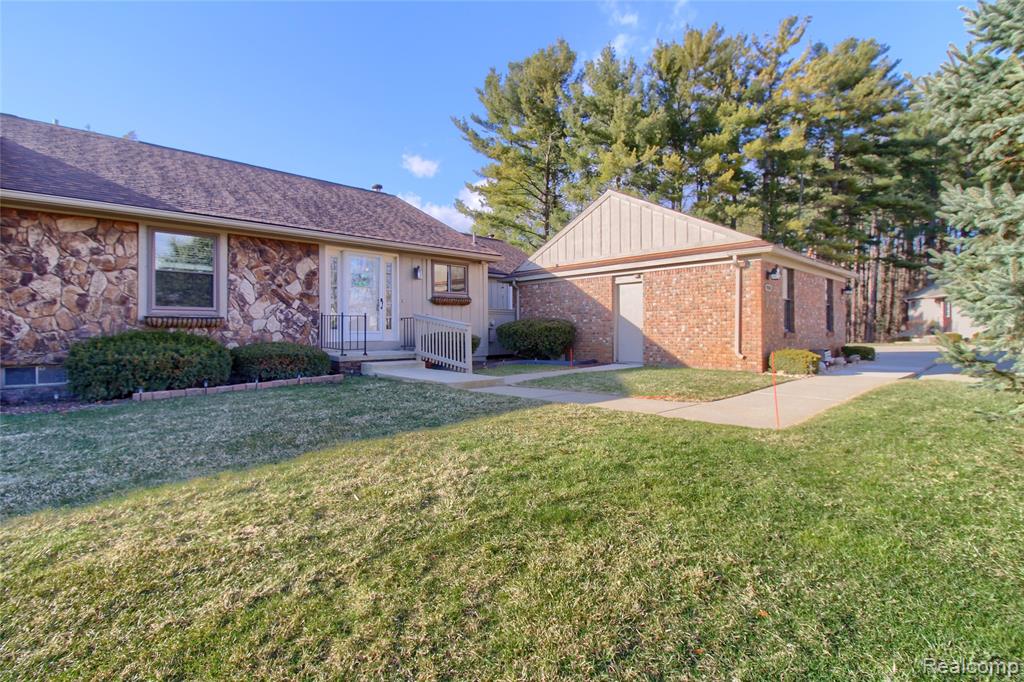 9780 Cambridge Court Cambridge CT., 3, South Lyon, MI 48178 — Photo 2
