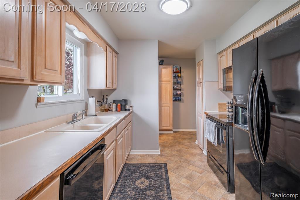 5395 Howe Road, Grand Blanc, MI 48439 — Photo 9