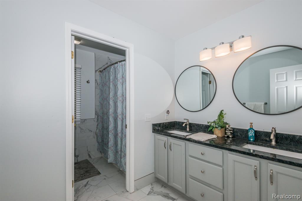 46009 WINDRIDGE Lane, Canton, MI 48188 — Photo 41