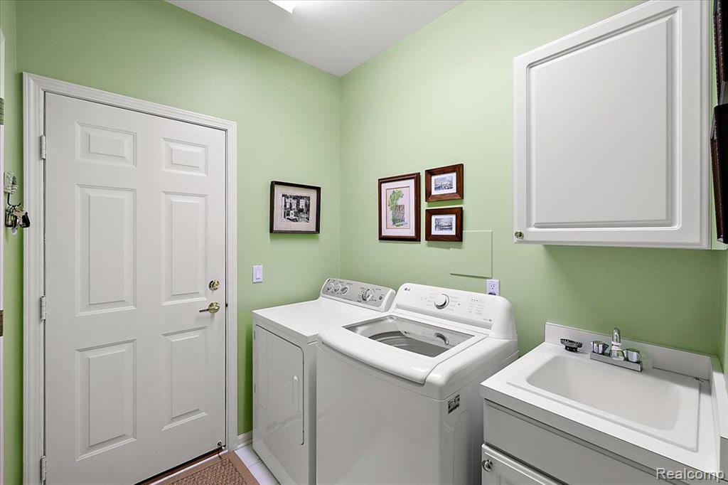 833 GARNET Court, Rochester, MI 48306 — Photo 40