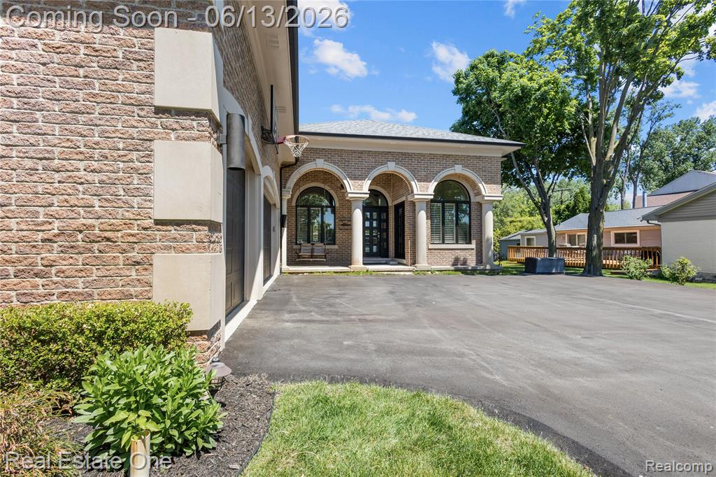 2428 Pine Lake Road, West Bloomfield, MI 48324 — Photo 7