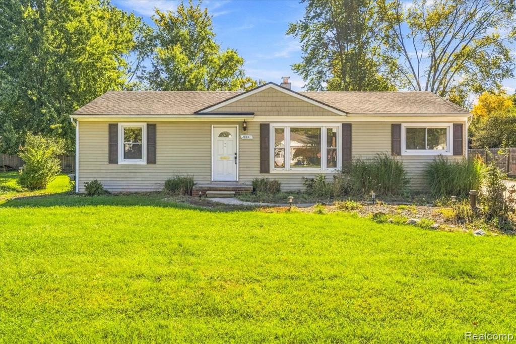 28841 Grayfield Drive, Farmington Hills, MI 48336