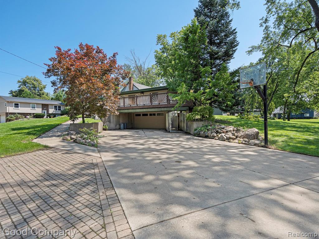210 SCHRUM Drive, Whitmore Lake, MI 48189 — Photo 2