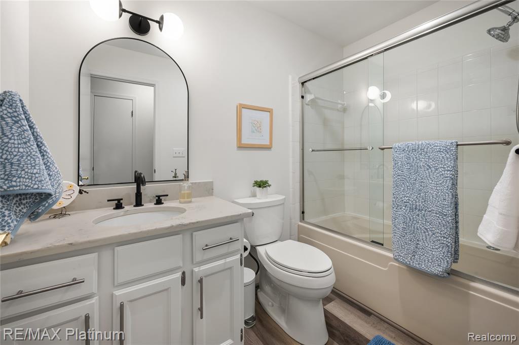 222 Glenwood Avenue, Fenton, MI 48430 — Photo 27