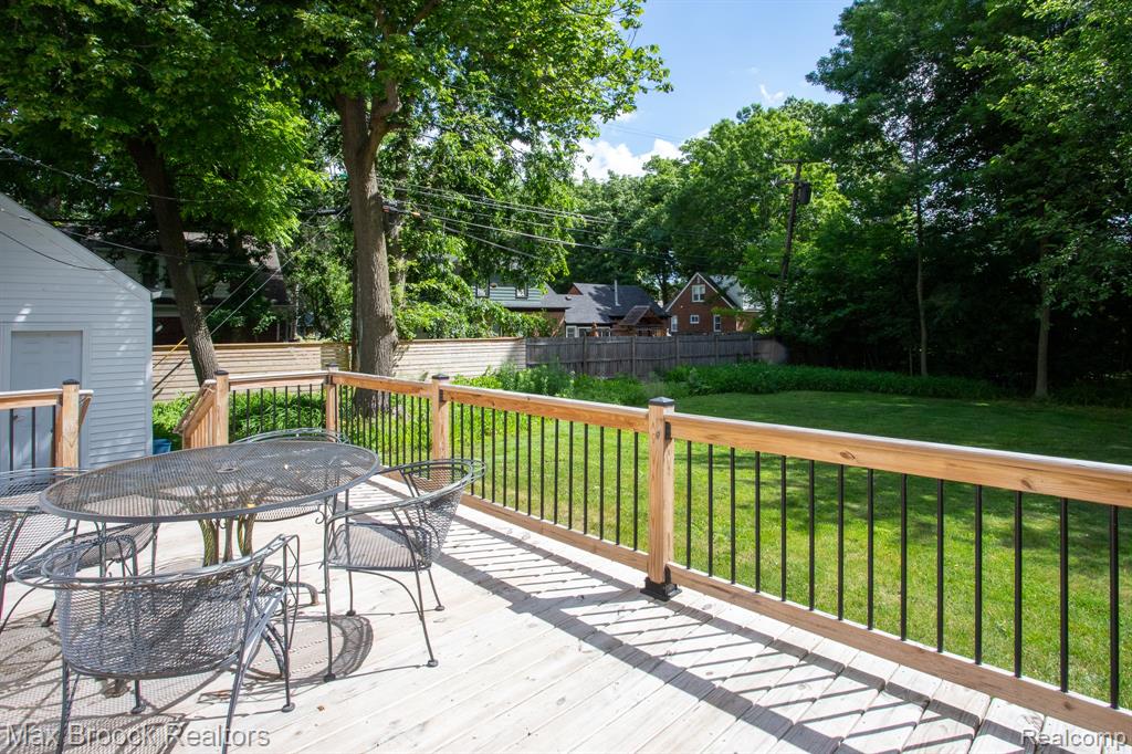 25830 Berkley Avenue, Huntington Woods, MI — Photo 46