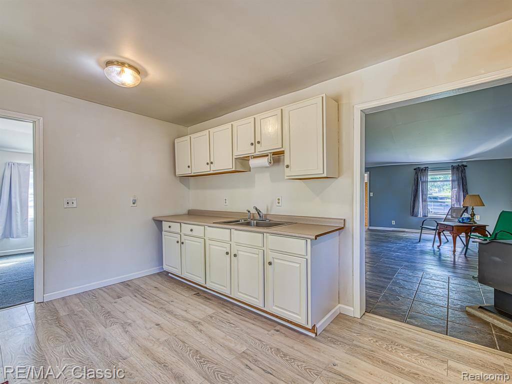 9156 Elizabeth Street, Whitmore Lake, MI 48189 — Photo 7