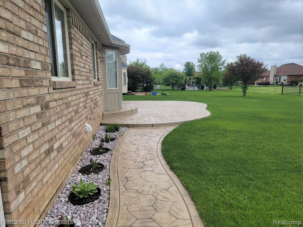 55477 RASPBERRY Drive, Macomb, MI 48042 — Photo 28