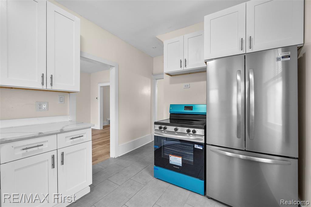 556 Leicester Court, Detroit, MI 48202 — Photo 13