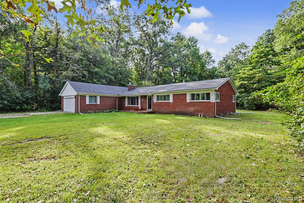 45223 Wear Road, Belleville, MI 48111