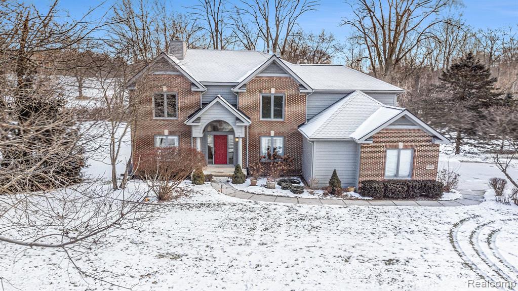 8805 Pebble Creek Drive, Pinckney, MI 48169 — front exterior
