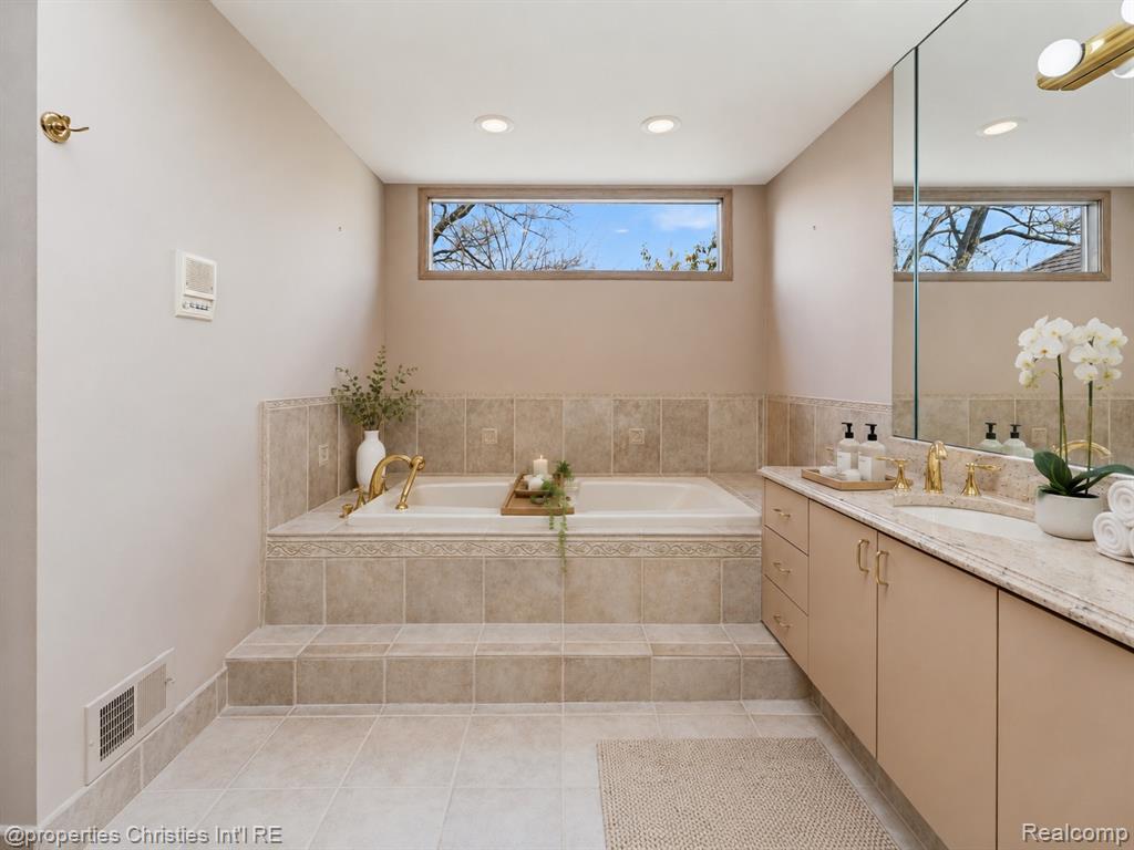 1743 Beechwood Way, Bloomfield Hills, MI 48302 — Photo 23