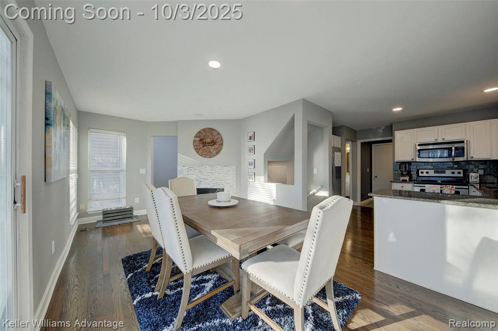 988 Calpernia, Wixom, MI 48393 — Photo 18