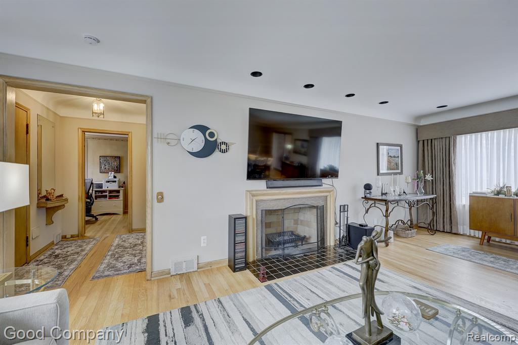 1557 Lochmoor Boulevard, Grosse Pointe Woods, MI 48236 — Photo 5