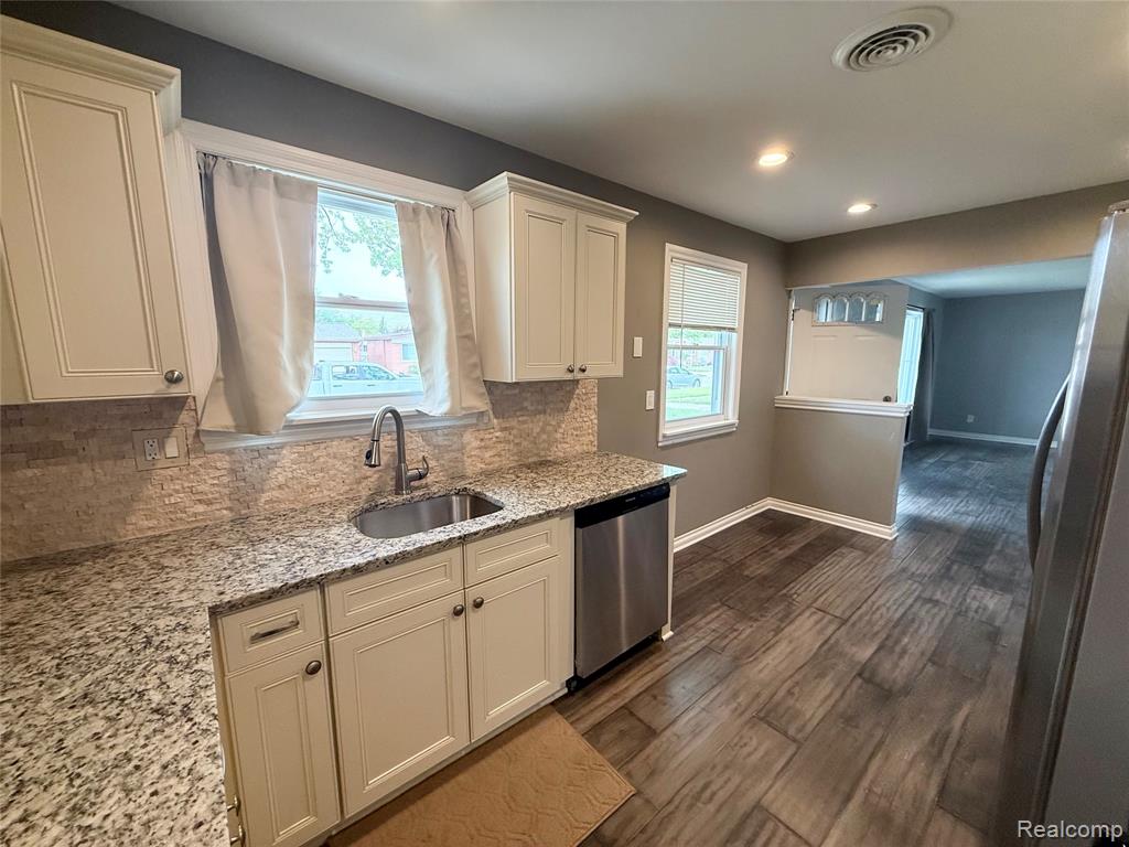 8210 Liberty Boulevard, Westland, MI — Photo 3