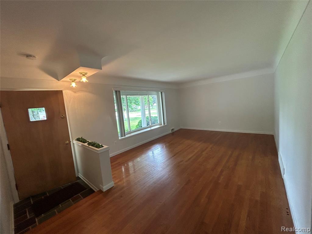 129 Pleasant Lake Drive, Waterford, MI 48327 — Photo 2