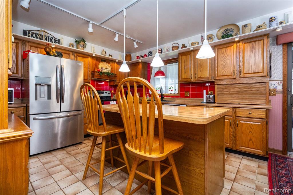 5327 Fern Drive, Fenton, MI 48430 — Photo 10