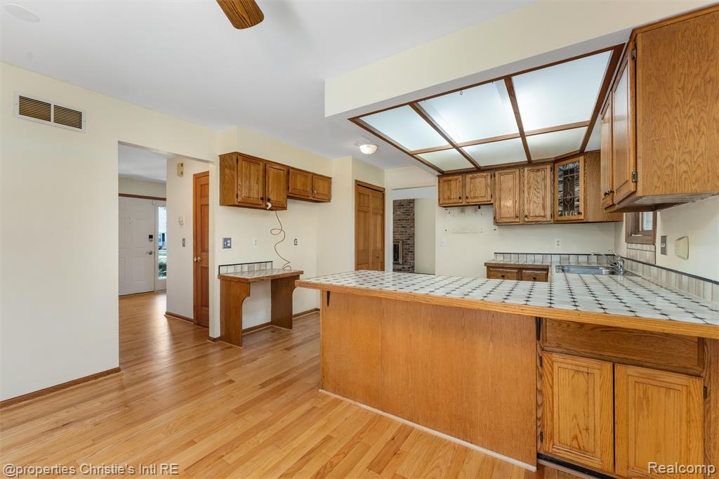 7514 Olde Sturbridge Trail, Clarkston, MI 48348 — Photo 12