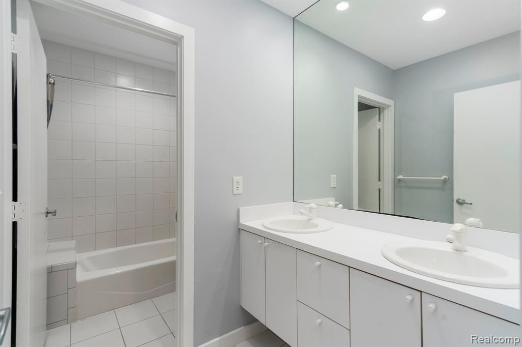 775 Lyle Drive, Waterford, MI 48327 — Photo 45