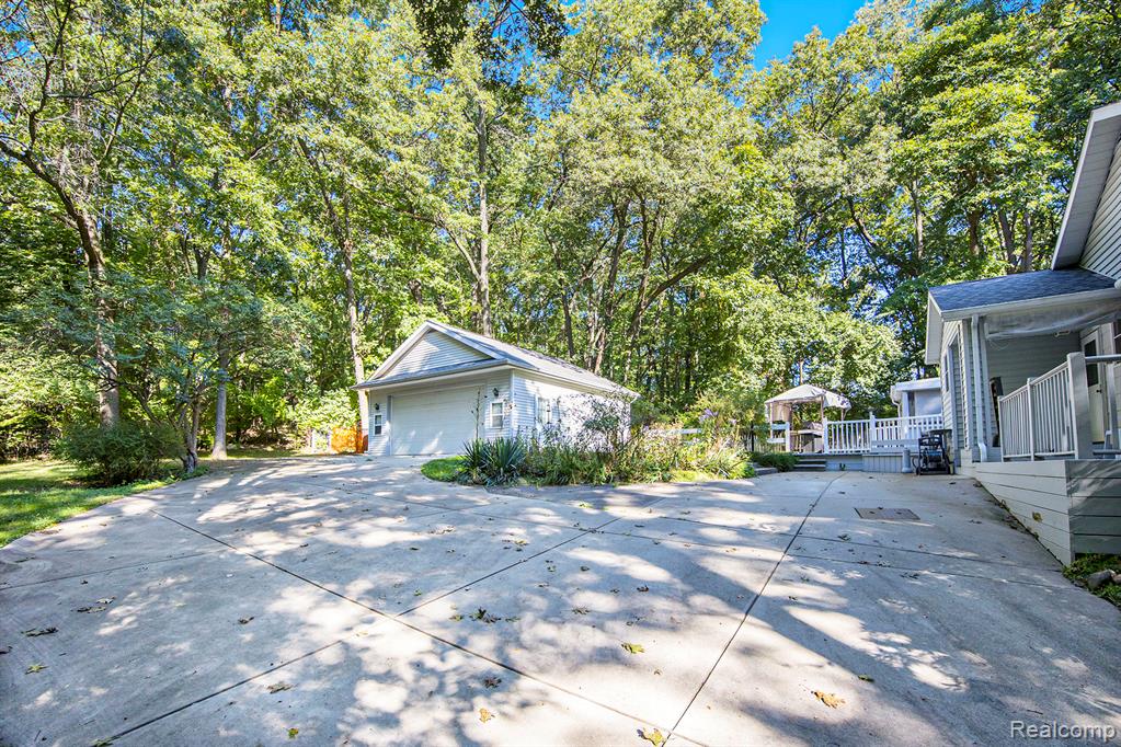 9401 Mabley Hill Road, Fenton, MI 48430 — Photo 15