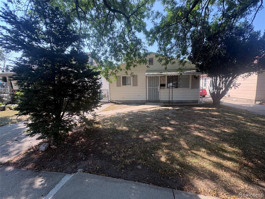 1026 E Evelyn Avenue, Hazel Park, MI 48030