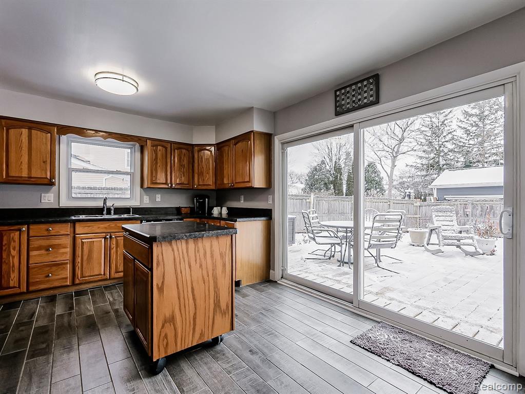 4610 BUTLER Drive, Troy, MI 48085 — Photo 5