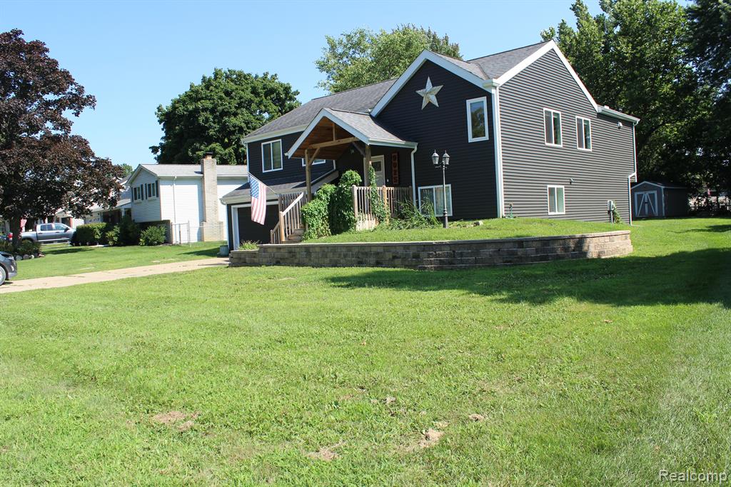 9025 GLASGOW Drive, White Lake, MI — front exterior