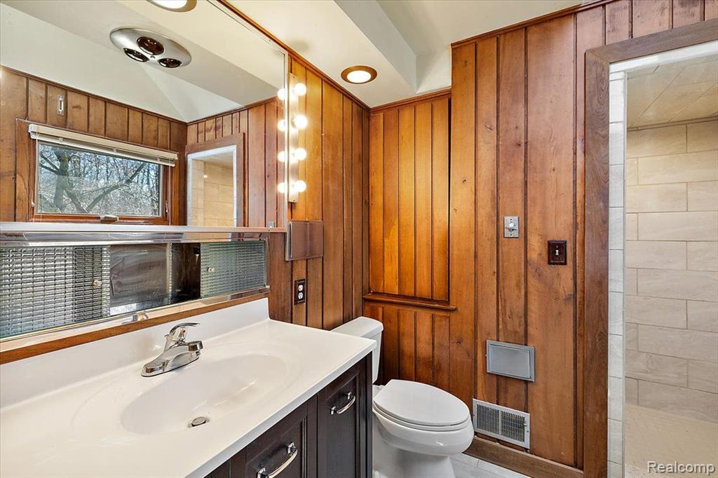 6145 BLUE BEECH Road, Rochester Hills, MI 48306 — Photo 33