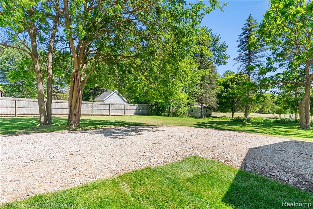 833 Hein Avenue, Lansing, MI 48911 — Photo 27