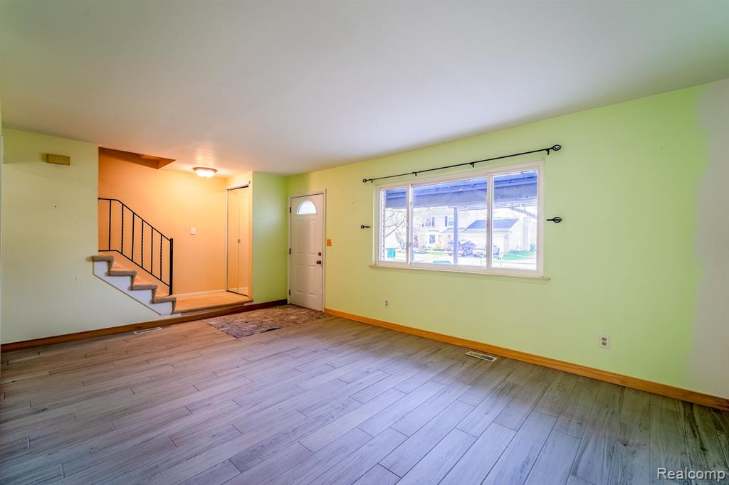 5809 HUNTINGTON Drive, Ypsilanti, MI 48197 — Photo 18