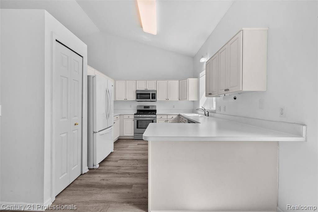 3061 Talon Circle, Lake Orion, MI — Photo 14