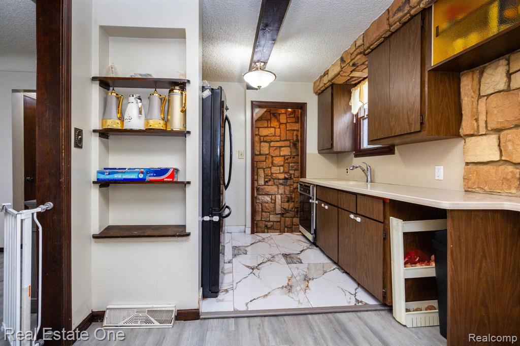 1977 Markese Avenue, Lincoln Park, MI 48146 — Photo 11