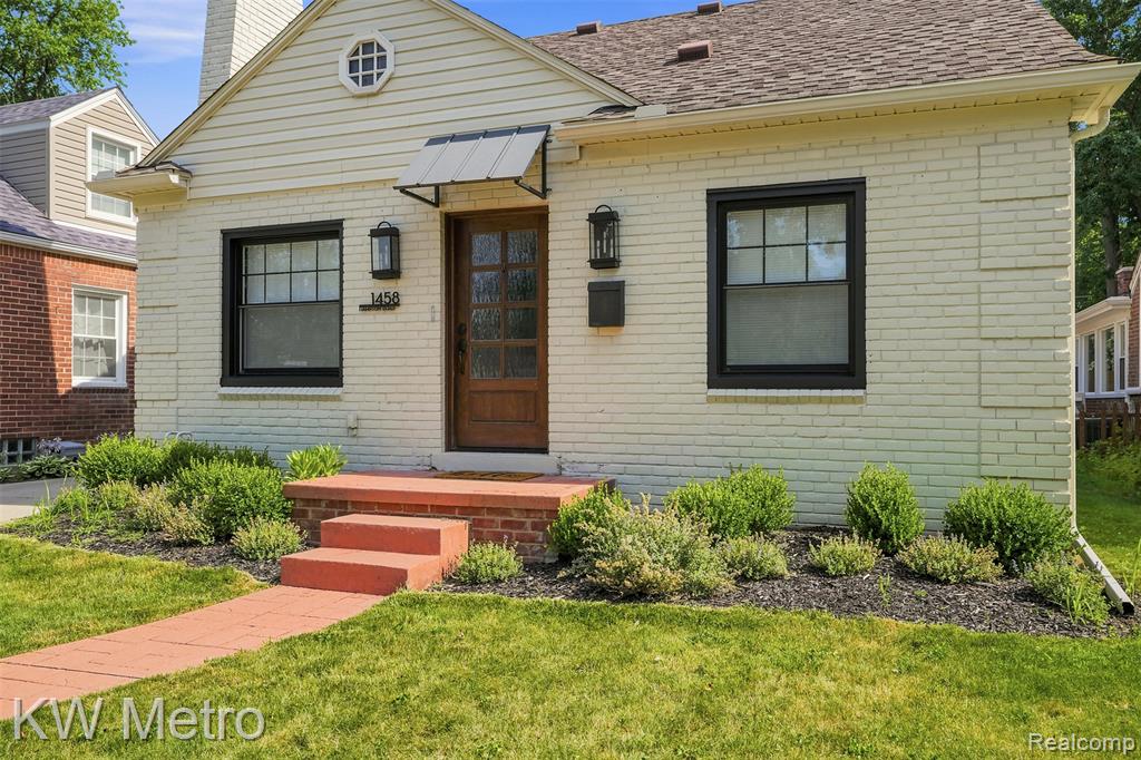 1458 Hampton Road, Grosse Pointe, MI 48236