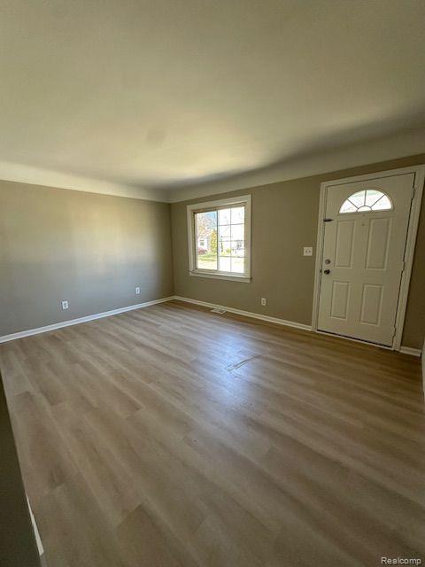 568 E ANNABELLE Avenue, Hazel Park, MI 48030 — Photo 3
