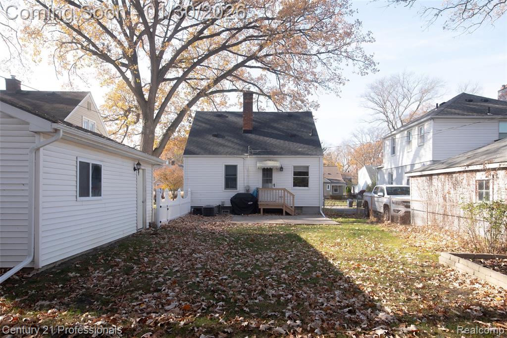 900 N Rembrandt Avenue, Royal Oak, MI 48067 — Photo 9