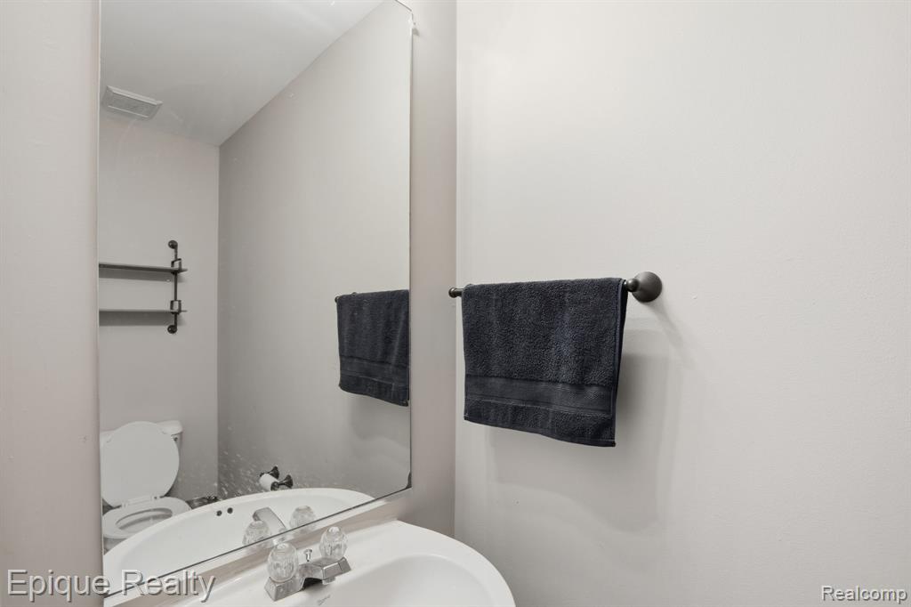 755 Lacosta Court, Pontiac, MI 48340 — Photo 13