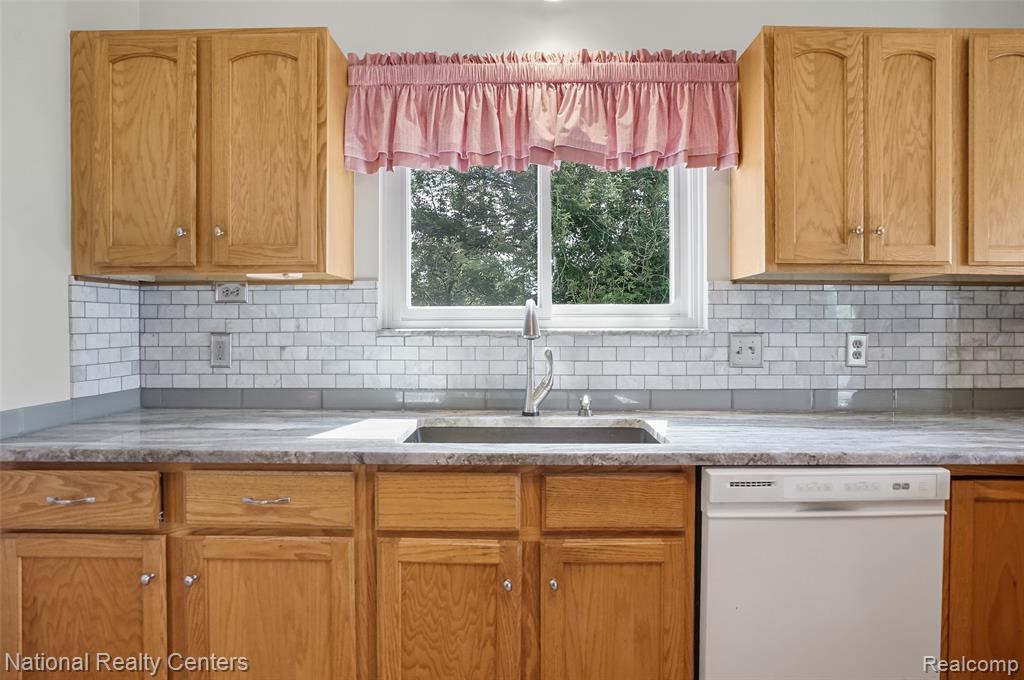 865 Challenging Trail, South Lyon, MI 48178 — Photo 6