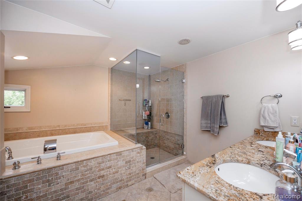 826 Larchlea Drive, Birmingham, MI 48009 — Photo 37