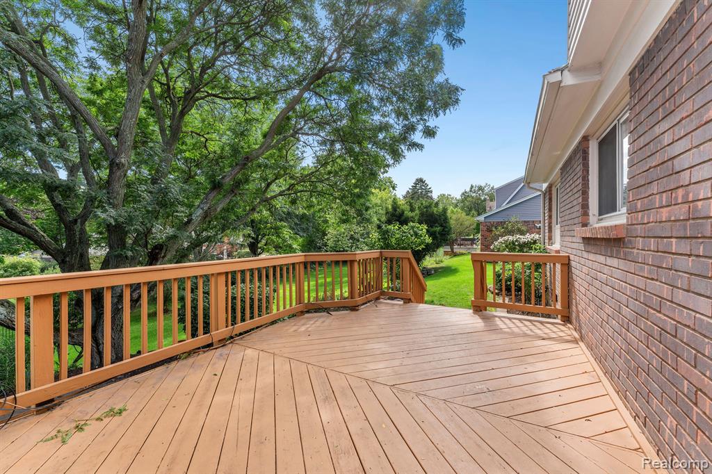 42275 CHATTERTON Court, Northville, MI 48168 — Photo 41