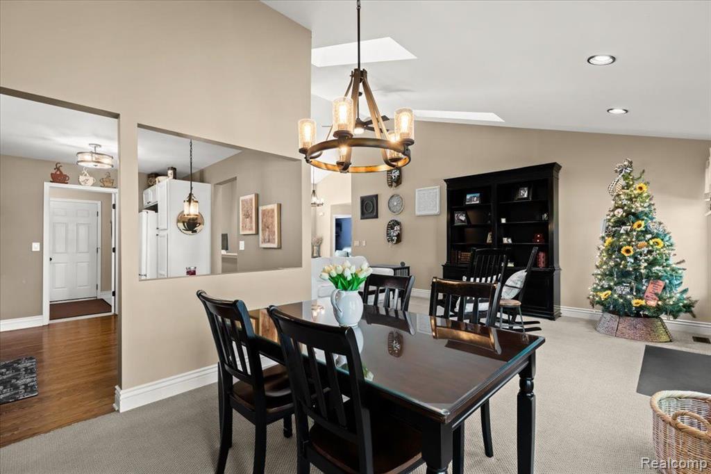 819 WOODHAVEN Drive, Commerce Twp, MI 48390 — Photo 10